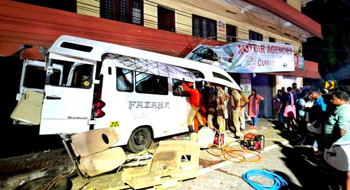 റാന്നിയില് വാഹനാപകടം ; ഒരാള് മരിച്ചു – അഞ്ചുപേര്ക്ക് പരിക്ക് റാന്നിയില് വാഹനാപകടം ; ഒരാള് മരിച്ചു – അഞ്ചുപേര്ക്ക് പരിക്ക്