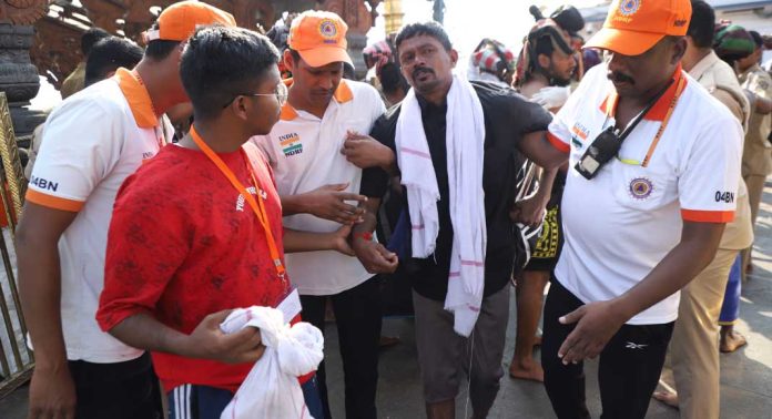 ശബരിമലയിൽ എൻഡിആർഎഫ് രക്ഷാകവചം : ഇതുവരെ 150-ഓളം തീർഥാടകരെ ആശുപത്രിയിലെത്തിച്ചു ; 24 മണിക്കൂറും സേവനം ശബരിമലയിൽ എൻഡിആർഎഫ് രക്ഷാകവചം : ഇതുവരെ 150-ഓളം തീർഥാടകരെ ആശുപത്രിയിലെത്തിച്ചു ; 24 മണിക്കൂറും സേവനം