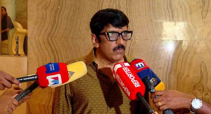 ദിലീപിനെ ഫെഫ്കയിലേക്ക് തിരിച്ചെടുക്കുന്നത് പരിഗണിക്കും ; ബി ഉണ്ണികൃഷ്ണൻ ദിലീപിനെ ഫെഫ്കയിലേക്ക് തിരിച്ചെടുക്കുന്നത് പരിഗണിക്കും ; ബി ഉണ്ണികൃഷ്ണൻ