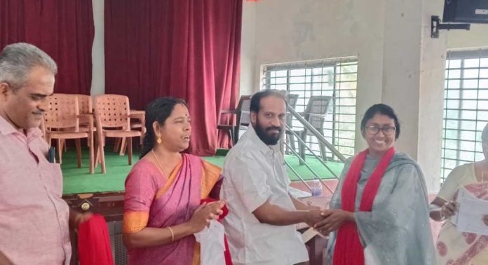 റാന്നി മണ്ഡലത്തില് വിജയിച്ച ത്രിതല പഞ്ചായത്ത് അംഗങ്ങളെ സി.പി.ഐ മണ്ഡലം കമ്മറ്റിയുടെ നേതൃത്വത്തില് അനുമോദിച്ചു റാന്നി മണ്ഡലത്തില് വിജയിച്ച ത്രിതല പഞ്ചായത്ത് അംഗങ്ങളെ സി.പി.ഐ മണ്ഡലം കമ്മറ്റിയുടെ നേതൃത്വത്തില് അനുമോദിച്ചു