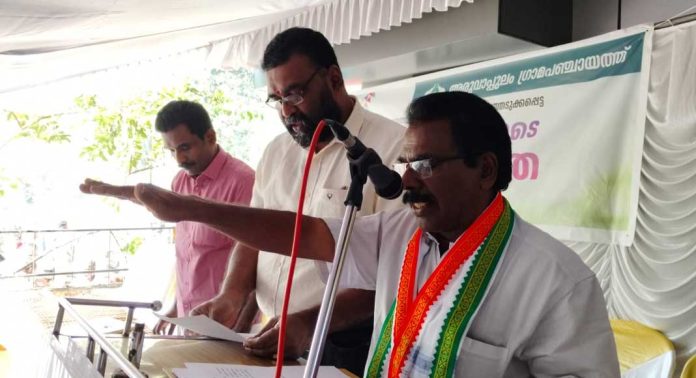 അരുവാപ്പുലം ഗ്രാമപഞ്ചായത്തിലെ ജനപ്രതിനിധികളുടെ സത്യപ്രതിജ്ഞ ചടങ്ങ് നടന്നു അരുവാപ്പുലം ഗ്രാമപഞ്ചായത്തിലെ ജനപ്രതിനിധികളുടെ സത്യപ്രതിജ്ഞ ചടങ്ങ് നടന്നു