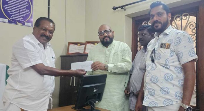 തലവടി ഗ്രാമപഞ്ചായത്ത് പുതിയ ഭരണ സമിതിക്ക് ആദ്യ നിവേദനം നല്കി തലവടി ഗ്രാമപഞ്ചായത്ത് പുതിയ ഭരണ സമിതിക്ക് ആദ്യ നിവേദനം നല്കി