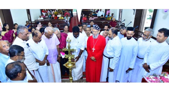 വിശ്വാസത്തിന്റെ കാഴ്ചയും കണ്ണുകളിൽ സ്നേഹത്തിന്റെ പ്രകാശവും ഉദിച്ചെങ്കിൽ മാത്രമേ ക്രിസ്തുമസ് അർത്ഥപൂർണ്ണമാകൂവെന്ന് ഡെപ്യൂട്ടി സ്പീക്കര് ചിറ്റയം ഗോപകുമാര് വിശ്വാസത്തിന്റെ കാഴ്ചയും കണ്ണുകളിൽ സ്നേഹത്തിന്റെ പ്രകാശവും ഉദിച്ചെങ്കിൽ മാത്രമേ ക്രിസ്തുമസ് അർത്ഥപൂർണ്ണമാകൂവെന്ന് ഡെപ്യൂട്ടി സ്പീക്കര് ചിറ്റയം ഗോപകുമാര്