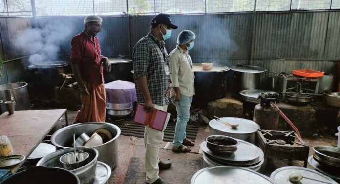തീർത്ഥാടകരുടെ ആരോഗ്യത്തിൽ ജാഗ്രത ; പരിശോധന സജീവമാക്കി ഭക്ഷ്യസുരക്ഷാ വകുപ്പ് തീർത്ഥാടകരുടെ ആരോഗ്യത്തിൽ ജാഗ്രത ; പരിശോധന സജീവമാക്കി ഭക്ഷ്യസുരക്ഷാ വകുപ്പ്
