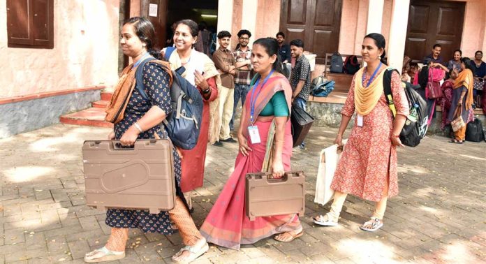 തദ്ദേശതിരഞ്ഞെടുപ്പ് : ജില്ലയിൽ 10,62,756 വോട്ടര്മാര് ബൂത്തിലേക്ക് തദ്ദേശതിരഞ്ഞെടുപ്പ് : ജില്ലയിൽ 10,62,756 വോട്ടര്മാര് ബൂത്തിലേക്ക്