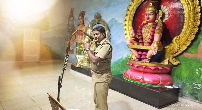 സന്നിധാനത്ത് വേണുഗാനാമൃതമൊഴുക്കി വനപാലകൻ ; ഭക്തമനസ്സുകളിൽ കുളിർമഴ സന്നിധാനത്ത് വേണുഗാനാമൃതമൊഴുക്കി വനപാലകൻ ; ഭക്തമനസ്സുകളിൽ കുളിർമഴ