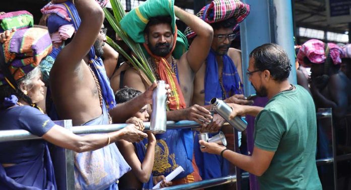 ശബരിമല : നീലിമല മുതൽ ഉരക്കുഴി വരെ 20 ചുക്കുവെള്ള വിതരണ കൗണ്ടറുകളും 27 കിയോസ്ക്കുകളും പ്രവർത്തന സജ്ജം ശബരിമല : നീലിമല മുതൽ ഉരക്കുഴി വരെ 20 ചുക്കുവെള്ള വിതരണ കൗണ്ടറുകളും 27 കിയോസ്ക്കുകളും പ്രവർത്തന സജ്ജം