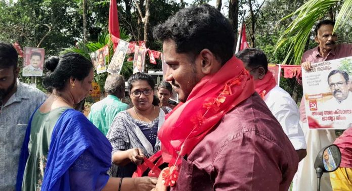 കലാശക്കൊട്ടിന് മണിക്കൂറുകൾ മാത്രം ; കോന്നിയിൽ വാശിയേറിയ മത്സരം കലാശക്കൊട്ടിന് മണിക്കൂറുകൾ മാത്രം ; കോന്നിയിൽ വാശിയേറിയ മത്സരം