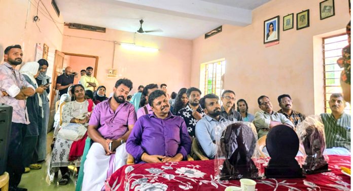 ഫിറോസ് കോന്നിയുടെ “ദേവഗംഗ” നോവല് പ്രകാശനം ചെയ്തു ഫിറോസ് കോന്നിയുടെ “ദേവഗംഗ” നോവല് പ്രകാശനം ചെയ്തു