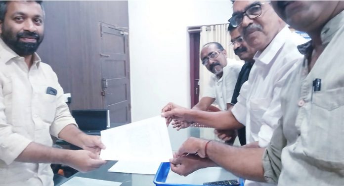 വിമാനത്താവളം നിര്മ്മിക്കുവാന് അനുയോജ്യമായ കൊടുമൺ പ്ലാന്റേഷന് പതിച്ചുനല്കുവാന് അനുവദിക്കില്ല ; ആക്ഷൻ കമ്മിറ്റി വിമാനത്താവളം നിര്മ്മിക്കുവാന് അനുയോജ്യമായ കൊടുമൺ പ്ലാന്റേഷന് പതിച്ചുനല്കുവാന് അനുവദിക്കില്ല ; ആക്ഷൻ കമ്മിറ്റി