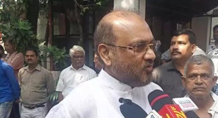 പാർട്ടി നേതൃത്വം പ്രിയങ്കാ ഗാന്ധി ഏറ്റെടുക്കണമെന്ന് ആവശ്യപ്പെട്ട നേതാവിനെ പുറത്താക്കി കോൺഗ്രസ് പാർട്ടി നേതൃത്വം പ്രിയങ്കാ ഗാന്ധി ഏറ്റെടുക്കണമെന്ന് ആവശ്യപ്പെട്ട നേതാവിനെ പുറത്താക്കി കോൺഗ്രസ്