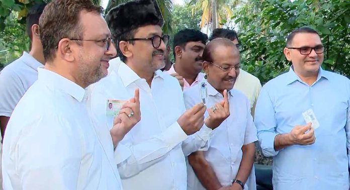 തദ്ദേശ തെരഞ്ഞെടുപ്പ് ; വോട്ട് ചെയ്ത് മുസ്ലിം ലീഗ് നേതാക്കൾ തദ്ദേശ തെരഞ്ഞെടുപ്പ് ; വോട്ട് ചെയ്ത് മുസ്ലിം ലീഗ് നേതാക്കൾ