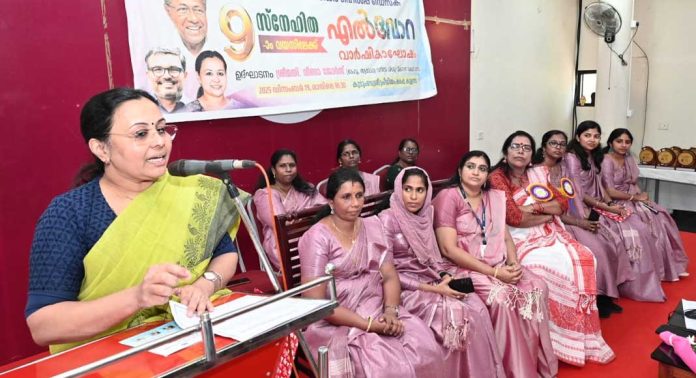 സ്ത്രീകള്ക്ക് നീതിയൊരുക്കാന് കുടുംബശ്രീ സ്നേഹിത സുപ്രധാന പങ്കു വഹിച്ചു : മന്ത്രി വീണാ ജോര്ജ് സ്ത്രീകള്ക്ക് നീതിയൊരുക്കാന് കുടുംബശ്രീ സ്നേഹിത സുപ്രധാന പങ്കു വഹിച്ചു : മന്ത്രി വീണാ ജോര്ജ്