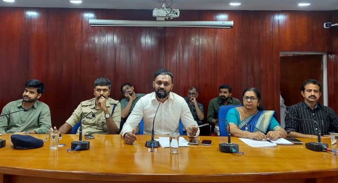 വോട്ടെണ്ണല് കേന്ദ്രങ്ങളില് മൊബൈല് ഫോണിന് നിരോധനം വോട്ടെണ്ണല് കേന്ദ്രങ്ങളില് മൊബൈല് ഫോണിന് നിരോധനം