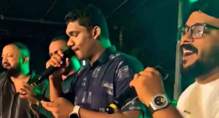 പോറ്റിയെ കേറ്റിയെ പാട്ടിനെതിരെ ഡിജിപിക്ക് ലഭിച്ച പരാതി എഡിജിപിക്ക് കൈമാറി പോറ്റിയെ കേറ്റിയെ പാട്ടിനെതിരെ ഡിജിപിക്ക് ലഭിച്ച പരാതി എഡിജിപിക്ക് കൈമാറി