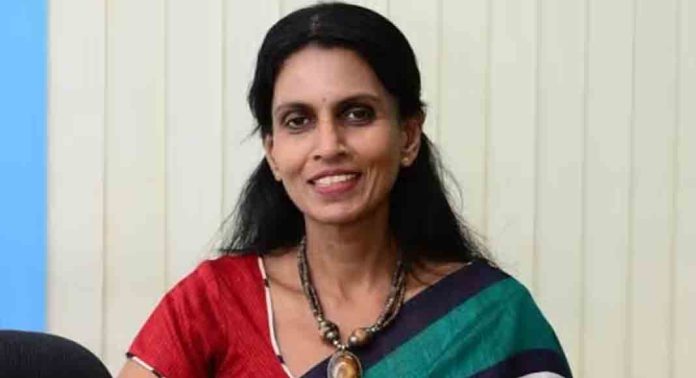 ഡീല് ആരോപണത്തില് മുരളീധരനെ വെല്ലുവിളിച്ച് ശ്രീലേഖ ഡീല് ആരോപണത്തില് മുരളീധരനെ വെല്ലുവിളിച്ച് ശ്രീലേഖ