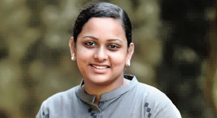 കേരളത്തിൽ ഏറ്റവും പ്രായം കുറഞ്ഞ പഞ്ചായത്ത് പ്രസിഡന്റെന്ന ഖ്യാതിയിൽ മത്സരിച്ച രേഷ്മ മറിയം റോയിക്ക് അടിപതറി കേരളത്തിൽ ഏറ്റവും പ്രായം കുറഞ്ഞ പഞ്ചായത്ത് പ്രസിഡന്റെന്ന ഖ്യാതിയിൽ മത്സരിച്ച രേഷ്മ മറിയം റോയിക്ക് അടിപതറി