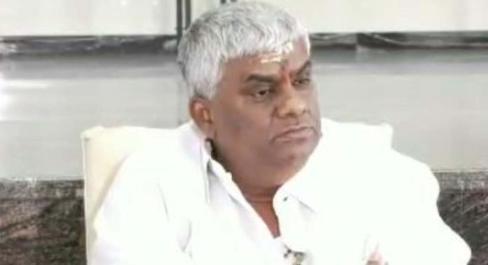 എച്ച്ഡി രേവണ്ണയ്ക്കെതിരെയുള്ള ലൈംഗികാതിക്രമ കേസ് ബെംഗളൂരു കോടതി തള്ളി എച്ച്ഡി രേവണ്ണയ്ക്കെതിരെയുള്ള ലൈംഗികാതിക്രമ കേസ് ബെംഗളൂരു കോടതി തള്ളി