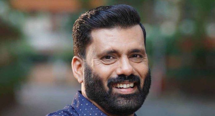 എൽഡിഎഫ് സിറ്റിങ് സീറ്റ് പിടിച്ചെടുത്ത് റിജിൽ മാക്കുറ്റി എൽഡിഎഫ് സിറ്റിങ് സീറ്റ് പിടിച്ചെടുത്ത് റിജിൽ മാക്കുറ്റി