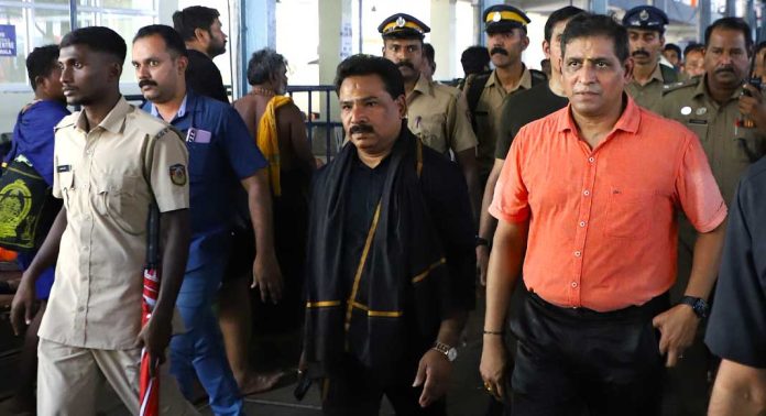 സന്നിധാനത്ത് എത്തുന്ന എല്ലാ ഭക്തർക്കും സുഗമമായ ദർശനത്തിന് സൗകര്യം ഏർപ്പെടുത്തി : ഡിജിപി സന്നിധാനത്ത് എത്തുന്ന എല്ലാ ഭക്തർക്കും സുഗമമായ ദർശനത്തിന് സൗകര്യം ഏർപ്പെടുത്തി : ഡിജിപി