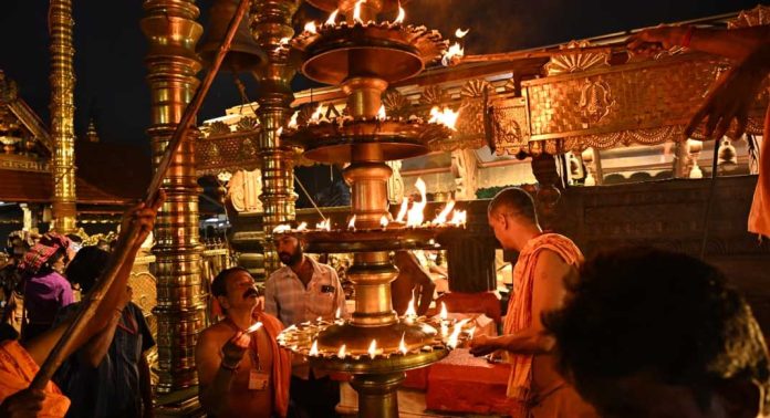 തൃക്കാര്ത്തിക പ്രഭയില് ശബരിമല സന്നിധാനം തൃക്കാര്ത്തിക പ്രഭയില് ശബരിമല സന്നിധാനം
