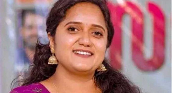 കോൺഗ്രസ് ജില്ലാ പഞ്ചായത്തംഗം ശ്രീനാദേവിക്കെതിരായ പരാതിയിൽ പോലീസ് റിപ്പോർട്ട് തേടി കോൺഗ്രസ് ജില്ലാ പഞ്ചായത്തംഗം ശ്രീനാദേവിക്കെതിരായ പരാതിയിൽ പോലീസ് റിപ്പോർട്ട് തേടി