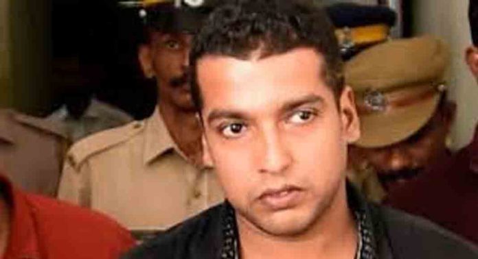 കുറ്റം ചെയ്തത് ഒന്നാം പ്രതി ; ബാക്കിയുള്ളവർ സഹായികൾ അല്ലേ എന്ന് കോടതി ; യഥാർഥ കുറ്റവാളി മറഞ്ഞിരിപ്പുണ്ടെന്ന് പ്രോസിക്യൂഷൻ കുറ്റം ചെയ്തത് ഒന്നാം പ്രതി ; ബാക്കിയുള്ളവർ സഹായികൾ അല്ലേ എന്ന് കോടതി ; യഥാർഥ കുറ്റവാളി മറഞ്ഞിരിപ്പുണ്ടെന്ന് പ്രോസിക്യൂഷൻ