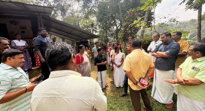 ഒളികല്ലിൽ കടുവയുടെ സാന്നിധ്യം ; വനം വകുപ്പിന്റെ ക്യാമ്പ് ഓഫീസ് ആരംഭിക്കാൻ അഡ്വ. പ്രമോദ് നാരായൺ എംഎൽഎ നിർദ്ദേശം നൽകി ഒളികല്ലിൽ കടുവയുടെ സാന്നിധ്യം ; വനം വകുപ്പിന്റെ ക്യാമ്പ് ഓഫീസ് ആരംഭിക്കാൻ അഡ്വ. പ്രമോദ് നാരായൺ എംഎൽഎ നിർദ്ദേശം നൽകി