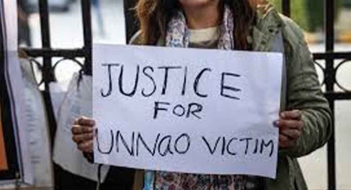 ഉന്നാവ് പീഡന കേസിലെ അതിജീവിതയ്ക്ക് നീതിയാവശ്യപ്പെട്ട് ഡൽഹിയിൽ ഇന്നും സാമൂഹിക പ്രവർത്തകരുടെ പ്രതിഷേധം ഉന്നാവ് പീഡന കേസിലെ അതിജീവിതയ്ക്ക് നീതിയാവശ്യപ്പെട്ട് ഡൽഹിയിൽ ഇന്നും സാമൂഹിക പ്രവർത്തകരുടെ പ്രതിഷേധം
