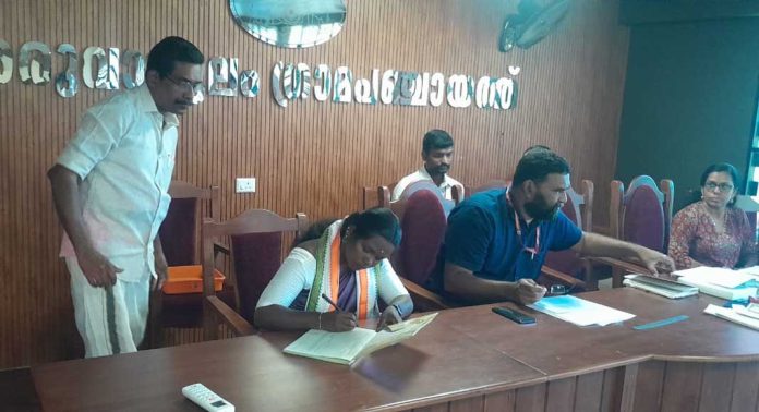 കോന്നി അരുവാപ്പുലം ഗ്രാമപഞ്ചായത്ത് പ്രസിഡന്റായി ബി രേഷ്മ ചുമതലയേറ്റു കോന്നി അരുവാപ്പുലം ഗ്രാമപഞ്ചായത്ത് പ്രസിഡന്റായി ബി രേഷ്മ ചുമതലയേറ്റു