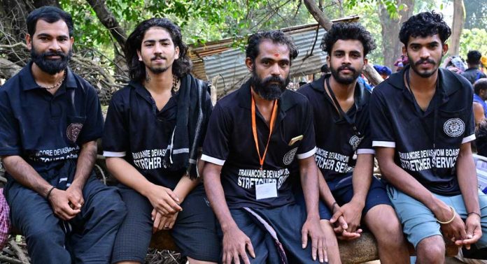അയ്യപ്പസന്നിധിയില് സന്നദ്ധ സേവനവുമായി നീലഗിരിയില് നിന്നുള്ള യുവാക്കള് അയ്യപ്പസന്നിധിയില് സന്നദ്ധ സേവനവുമായി നീലഗിരിയില് നിന്നുള്ള യുവാക്കള്