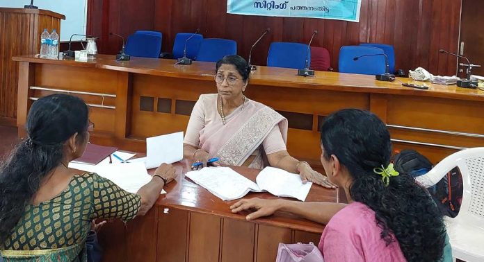 വനിതാ കമ്മിഷന് അദാലത്ത് : 13 പരാതിക്ക് പരിഹാരം വനിതാ കമ്മിഷന് അദാലത്ത് : 13 പരാതിക്ക് പരിഹാരം