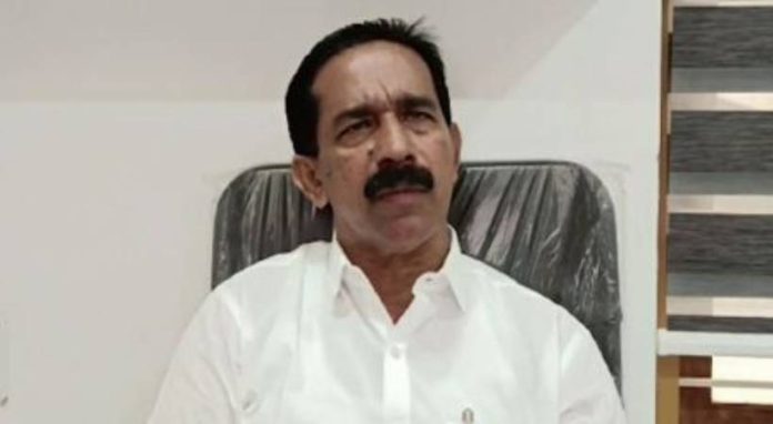 എസ് രാജേന്ദ്രനെതിരെ എം എം മണി നടത്തിയ ഭീഷണി പ്രസംഗത്തെ ന്യായീകരിച്ച് സി വി വർഗീസ് എസ് രാജേന്ദ്രനെതിരെ എം എം മണി നടത്തിയ ഭീഷണി പ്രസംഗത്തെ ന്യായീകരിച്ച് സി വി വർഗീസ്
