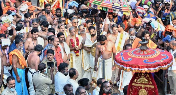 പന്തളം രാജപ്രതിനിധിയെ സ്വീകരിച്ചു പന്തളം രാജപ്രതിനിധിയെ സ്വീകരിച്ചു