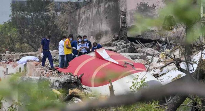 അഹമ്മദാബാദ് വിമാനദുരന്തം : തകർന്ന വിമാനത്തിന് ഗുരുതര സാങ്കേതിക പ്രശ്നങ്ങൾ ഉണ്ടായിരുന്നതായി റിപ്പോർട്ട് അഹമ്മദാബാദ് വിമാനദുരന്തം : തകർന്ന വിമാനത്തിന് ഗുരുതര സാങ്കേതിക പ്രശ്നങ്ങൾ ഉണ്ടായിരുന്നതായി റിപ്പോർട്ട്