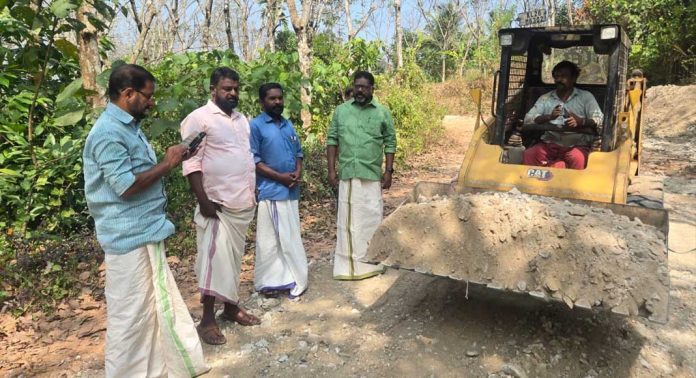 കൊടുമൺ പാലത്തും പാട് ചക്കിമുക്ക് റോഡ് മാർച്ചിൽ പൂർത്തീകരിക്കും : ചിറ്റയം ഗോപകുമാർ കൊടുമൺ പാലത്തും പാട് ചക്കിമുക്ക് റോഡ് മാർച്ചിൽ പൂർത്തീകരിക്കും : ചിറ്റയം ഗോപകുമാർ