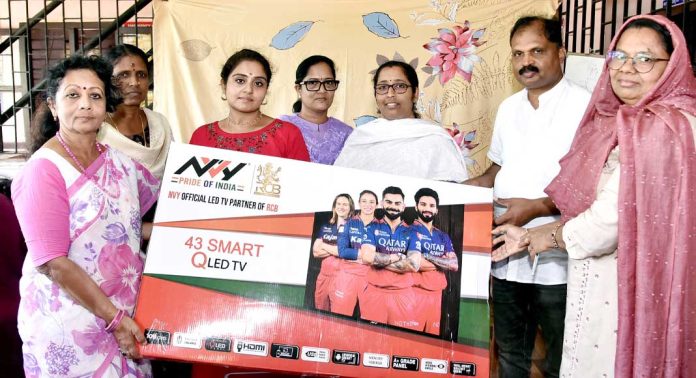 സുൽപ്പിട പദ്ധതിയുടെ ഭാഗമായി ടിവി നൽകി സുൽപ്പിട പദ്ധതിയുടെ ഭാഗമായി ടിവി നൽകി