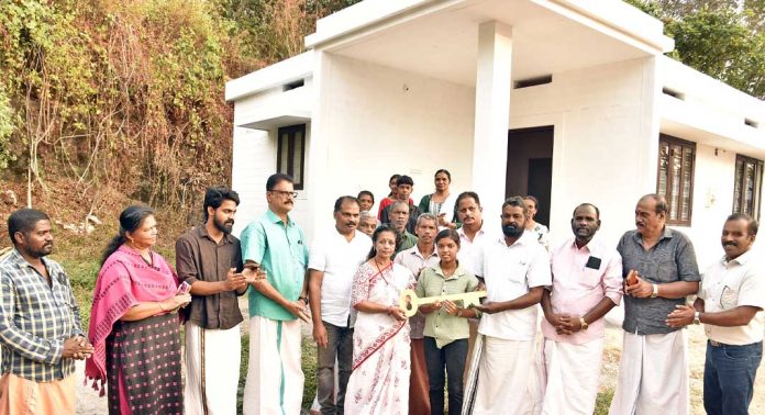 ഡോ.എം. എസ്. സുനിലിന്റെ 368- മത് സ്നേഹഭവനം കിടപ്പുരോഗിയായ ഏലിയാമ്മയ്ക്കും കുടുംബത്തിനും ഡോ.എം. എസ്. സുനിലിന്റെ 368- മത് സ്നേഹഭവനം കിടപ്പുരോഗിയായ ഏലിയാമ്മയ്ക്കും കുടുംബത്തിനും