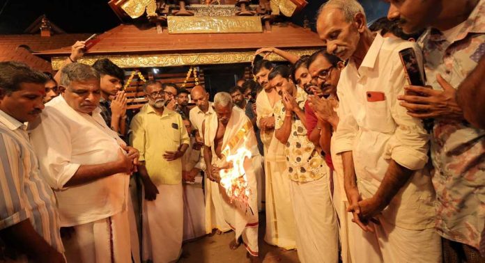 കോട്ടാങ്ങൽ പടയണി ; കളം ഉണർന്നു – ഇന്നും നാളെയും ഗണപതി കോലം കോട്ടാങ്ങൽ പടയണി ; കളം ഉണർന്നു – ഇന്നും നാളെയും ഗണപതി കോലം