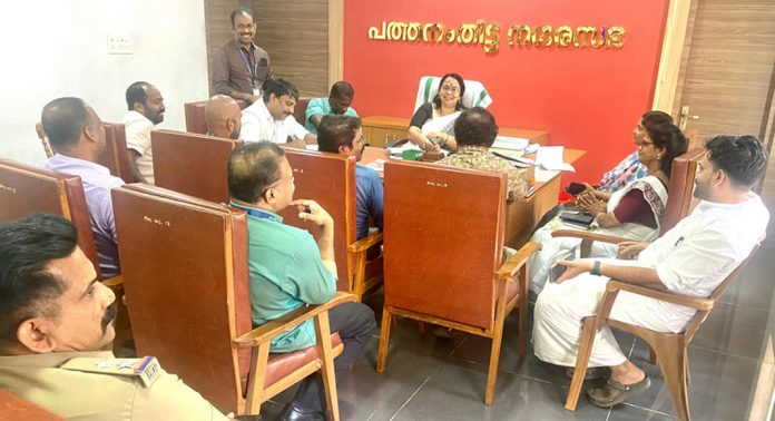 ശബരിമല മകരവിളക്ക് – പത്തനംതിട്ട നഗരസഭ കൺട്രോൾ റൂം തുറക്കും ശബരിമല മകരവിളക്ക് – പത്തനംതിട്ട നഗരസഭ കൺട്രോൾ റൂം തുറക്കും