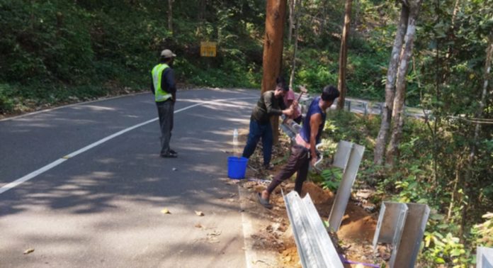 കോന്നി താലൂക്കിലെ വിവിധ റോഡുകളില് ക്രാഷ്ബാരിയറുകള് സ്ഥാപിച്ചു തുടങ്ങി കോന്നി താലൂക്കിലെ വിവിധ റോഡുകളില് ക്രാഷ്ബാരിയറുകള് സ്ഥാപിച്ചു തുടങ്ങി
