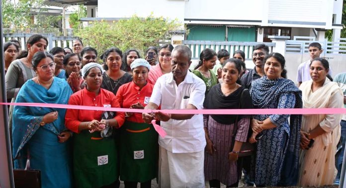 മീറ്റ് പോയിന്റ് ടേക്ക് എവേ കൗണ്ടറുമായി കുടുംബശ്രീ മീറ്റ് പോയിന്റ് ടേക്ക് എവേ കൗണ്ടറുമായി കുടുംബശ്രീ