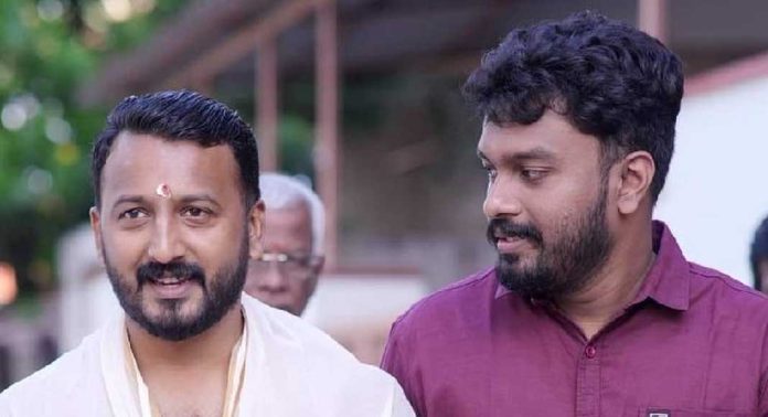 രാഹുൽ മാങ്കൂട്ടത്തിലിനെതിരെ പരാതി നൽകിയ യുവതിയുടെ ഐഡൻ്റിറ്റി താൻ വെളിപ്പെടുത്തിയിട്ടില്ലെന്ന് ഫെന്നി നൈനാൻ രാഹുൽ മാങ്കൂട്ടത്തിലിനെതിരെ പരാതി നൽകിയ യുവതിയുടെ ഐഡൻ്റിറ്റി താൻ വെളിപ്പെടുത്തിയിട്ടില്ലെന്ന് ഫെന്നി നൈനാൻ