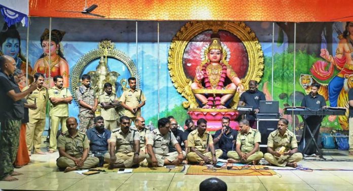 സന്നിധാനം ഭക്തിസാന്ദ്രമാക്കി വനപാലകരുടെ ഭക്തിഗാനസുധ സന്നിധാനം ഭക്തിസാന്ദ്രമാക്കി വനപാലകരുടെ ഭക്തിഗാനസുധ