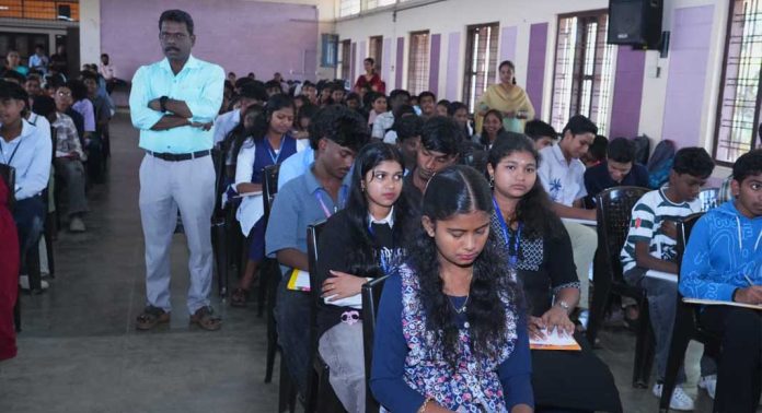 ചീഫ് മിനിസ്റ്റേഴ്സ് മെഗാക്വിസ് വിദ്യാഭ്യാസ ജില്ലാതല മത്സരം നടത്തി ചീഫ് മിനിസ്റ്റേഴ്സ് മെഗാക്വിസ് വിദ്യാഭ്യാസ ജില്ലാതല മത്സരം നടത്തി