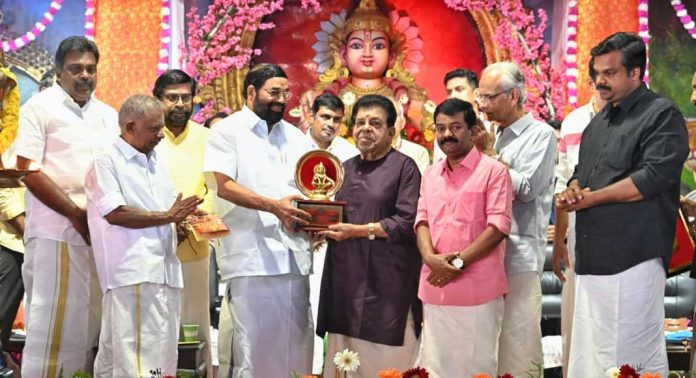 ഹരിവരാസനം പുരസ്കാരം തിരുവിഴ ജയശങ്കറിന് മന്ത്രി വി എന് വാസവന് സമ്മാനിച്ചു ഹരിവരാസനം പുരസ്കാരം തിരുവിഴ ജയശങ്കറിന് മന്ത്രി വി എന് വാസവന് സമ്മാനിച്ചു