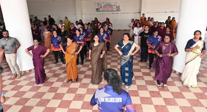 പുതുവര്ഷത്തില് വൈബ് ആകാന് കളക്ടറേറ്റ് ജീവനക്കാര് പുതുവര്ഷത്തില് വൈബ് ആകാന് കളക്ടറേറ്റ് ജീവനക്കാര്