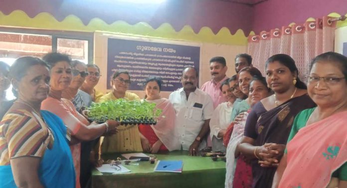 പഴവങ്ങാടി ഗ്രാമപഞ്ചായത്ത് കുടുംബശ്രീ സിഡിഎസ് സംഘകൃഷി ഗ്രൂപ്പുകൾക്കുള്ള പച്ചക്കറിതൈ വിതരണം നടത്തി പഴവങ്ങാടി ഗ്രാമപഞ്ചായത്ത് കുടുംബശ്രീ സിഡിഎസ് സംഘകൃഷി ഗ്രൂപ്പുകൾക്കുള്ള പച്ചക്കറിതൈ വിതരണം നടത്തി
