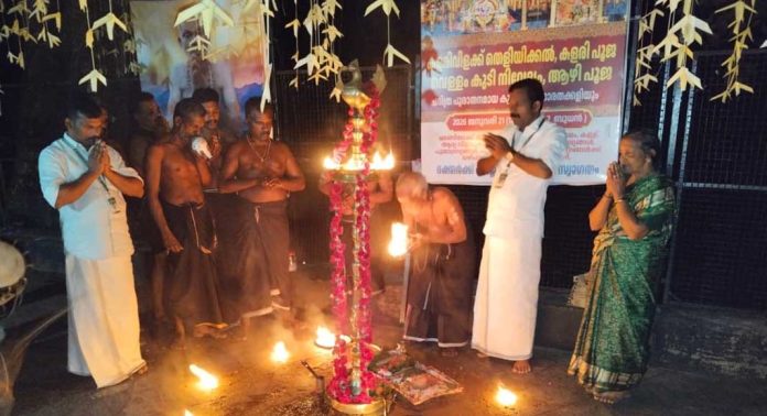 കല്ലേലി ഊരാളി അപ്പൂപ്പന് കാവില് അത്യഅപൂര്വ്വ അനുഷ്ഠാന പൂജ ഈ മാസം 21 ന് നടക്കും കല്ലേലി ഊരാളി അപ്പൂപ്പന് കാവില് അത്യഅപൂര്വ്വ അനുഷ്ഠാന പൂജ ഈ മാസം 21 ന് നടക്കും