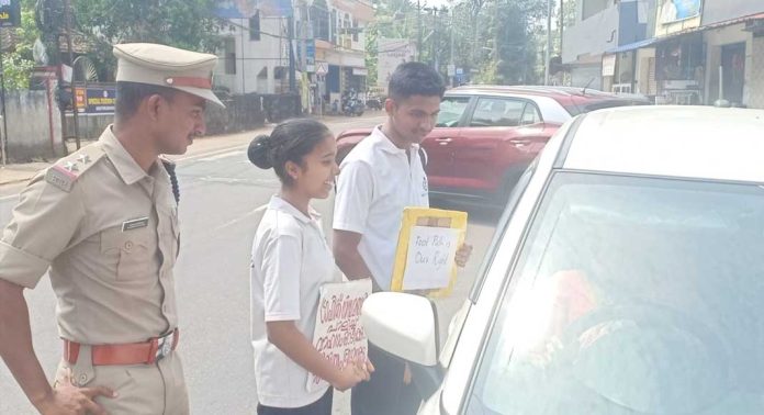 തോട്ടക്കോണം സ്കൂൾ എസ്.പി.സി കേഡറ്റുകൾ ട്രാഫിക് ബോധവൽക്കരണം നടത്തി തോട്ടക്കോണം സ്കൂൾ എസ്.പി.സി കേഡറ്റുകൾ ട്രാഫിക് ബോധവൽക്കരണം നടത്തി